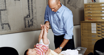 Anticipating and experiencing fatherhood: the transition to parenthood in the Italian regime.